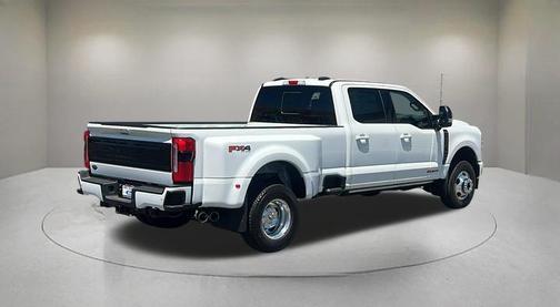 Star White Metallic Tri-Coat 2026 Ford F-350 Platinum
