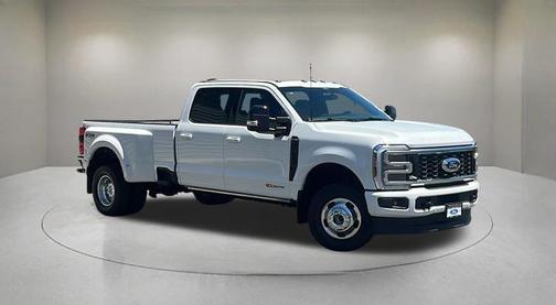 Star White Metallic Tri-Coat 2026 Ford F-350 Platinum