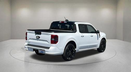 Oxford White 2025 Ford Maverick Lobo