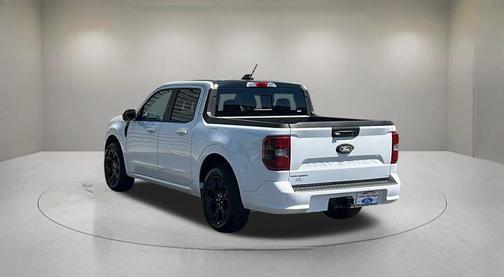 Oxford White 2025 Ford Maverick Lobo