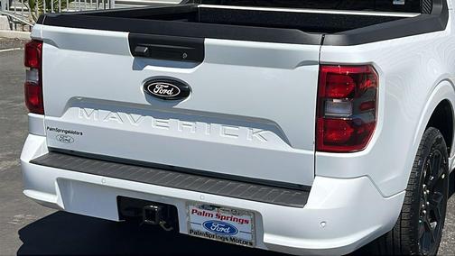 Oxford White 2025 Ford Maverick Lobo