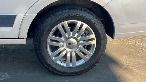 2010 Lincoln Navigator Base