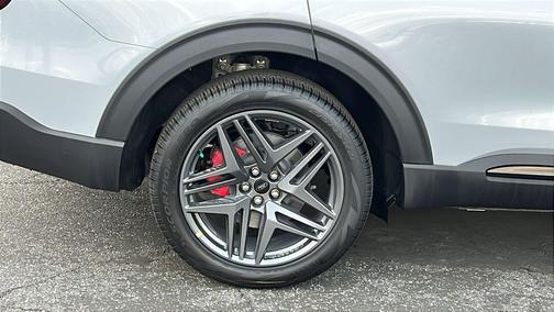 Star White Metallic Tri-Coat 2026 Ford Explorer ST-Line