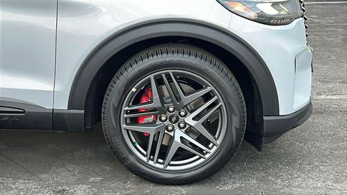 Star White Metallic Tri-Coat 2026 Ford Explorer ST-Line