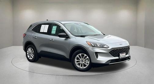 Iconic Silver Metallic 2022 Ford Escape SE