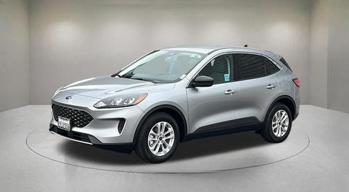 Iconic Silver Metallic 2022 Ford Escape SE