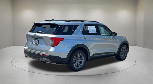 Iconic Silver Metallic 2023 Ford Explorer XLT