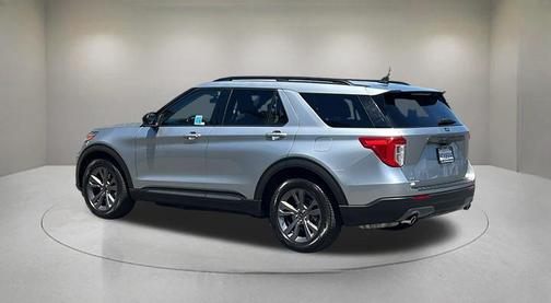 Iconic Silver Metallic 2023 Ford Explorer XLT