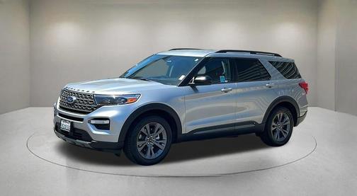 Iconic Silver Metallic 2023 Ford Explorer XLT
