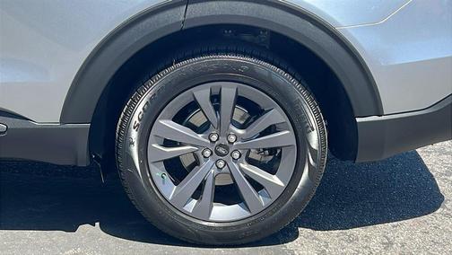 Iconic Silver Metallic 2023 Ford Explorer XLT