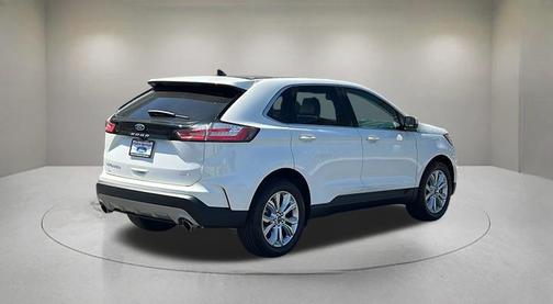 Star White Metallic Tri-Coat 2023 Ford Edge Titanium