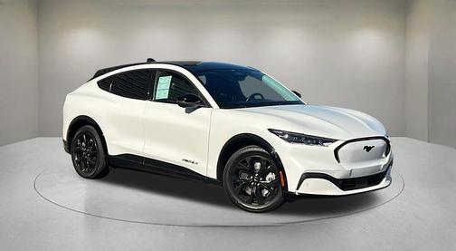 Star White Metallic Tri-Coat 2023 Ford Mustang Mach-E Premium