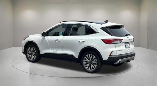 Star White Metallic Tri-Coat 2022 Ford Escape Titanium