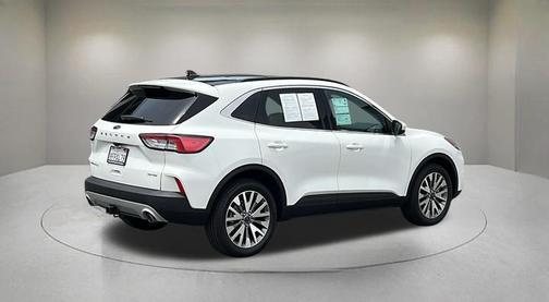 Star White Metallic Tri-Coat 2022 Ford Escape Titanium