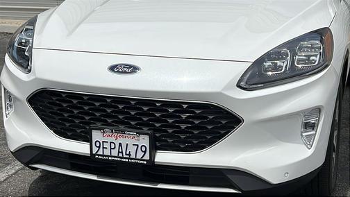 Star White Metallic Tri-Coat 2022 Ford Escape Titanium
