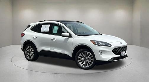 Star White Metallic Tri-Coat 2022 Ford Escape Titanium
