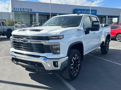 Summit White 2025 Chevrolet Silverado 2500 LT
