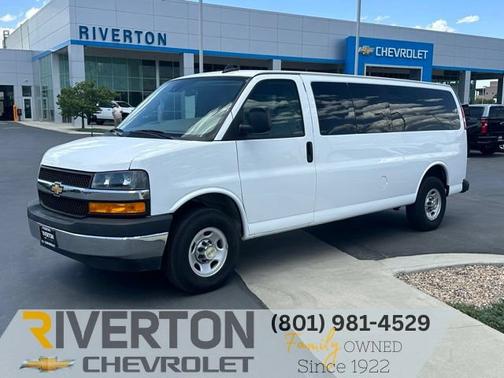 Summit White 2024 Chevrolet Express 3500 1LT