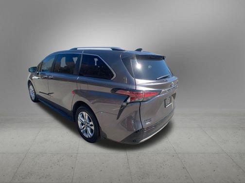 2024 Toyota Sienna Platinum