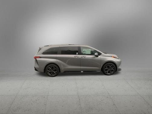 2025 Toyota Sienna Platinum 7 Passenger