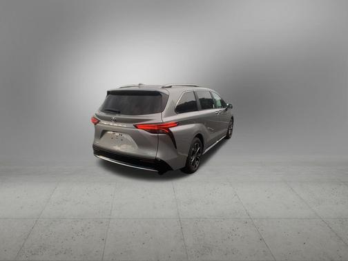 2025 Toyota Sienna Platinum 7 Passenger