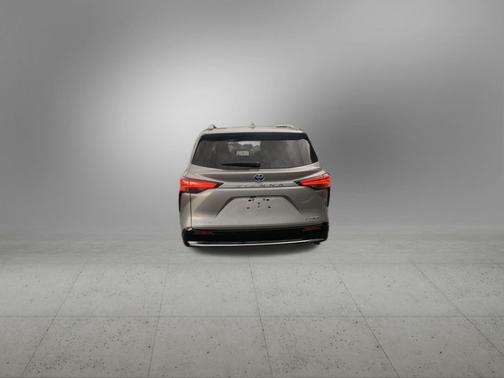 2025 Toyota Sienna Platinum 7 Passenger