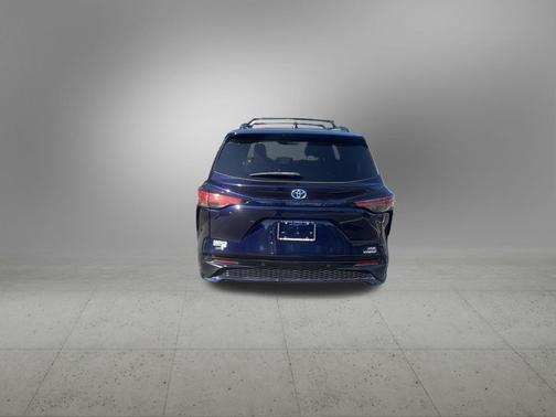 2022 Toyota Sienna XSE 7 Passenger