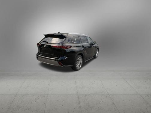 2025 Toyota Highlander Platinum
