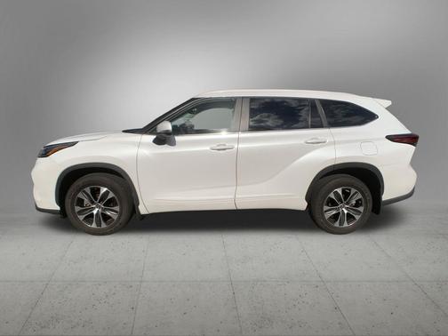 Wind Chill Pearl 2023 Toyota Highlander XLE