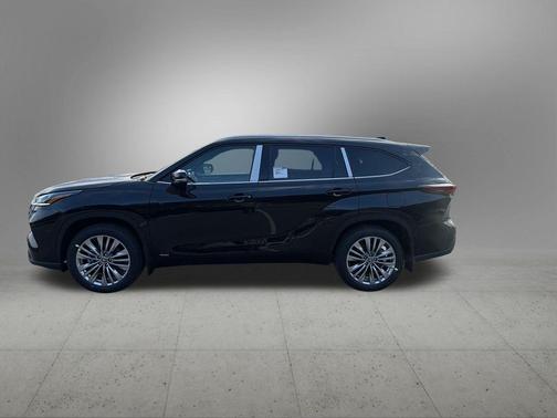 Midnight Black Metallic 2026 Toyota Highlander Hybrid Platinum