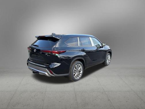 Midnight Black Metallic 2026 Toyota Highlander Hybrid Platinum