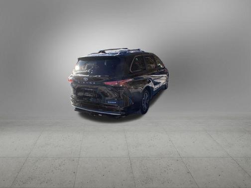 2025 Toyota Sienna Platinum