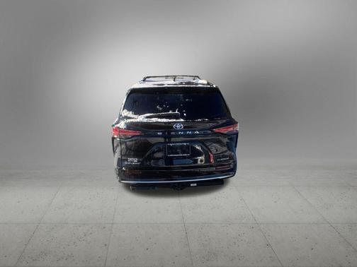 2025 Toyota Sienna Platinum