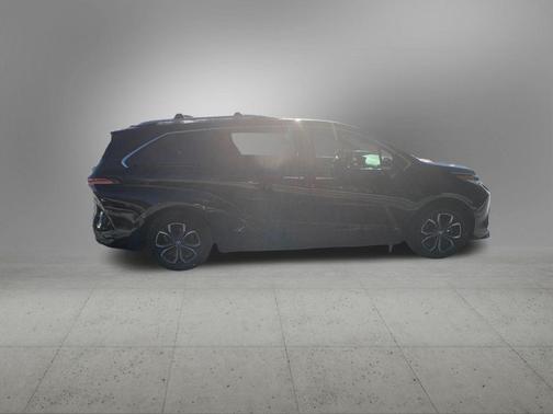 2025 Toyota Sienna Platinum