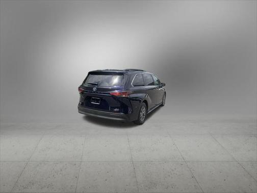 2021 Toyota Sienna XLE 7 Passenger