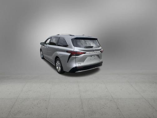 2023 Toyota Sienna Platinum 7 Passenger