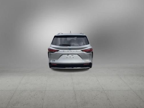 2023 Toyota Sienna Platinum 7 Passenger