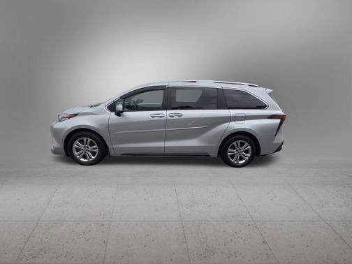 2023 Toyota Sienna Platinum 7 Passenger