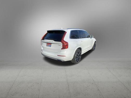 2021 Volvo XC90 T6 Momentum