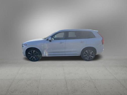 2021 Volvo XC90 T6 Momentum