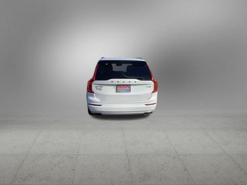2021 Volvo XC90 T6 Momentum