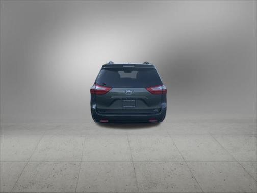 2019 Toyota Sienna LE