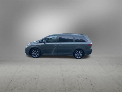 2019 Toyota Sienna LE