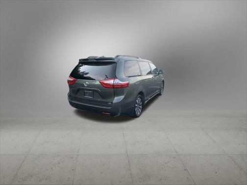 2019 Toyota Sienna LE