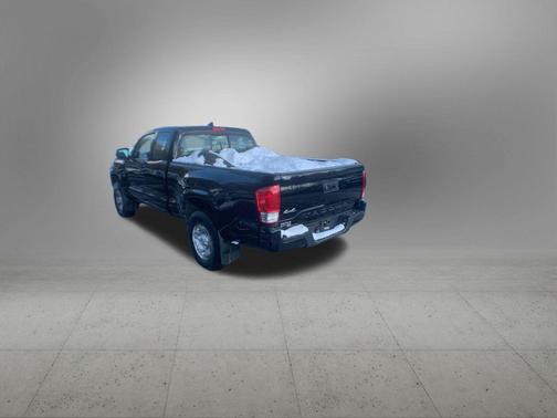 2017 Toyota Tacoma SR