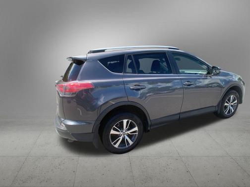 Magnetic Gray Metallic 2018 Toyota RAV4 XLE