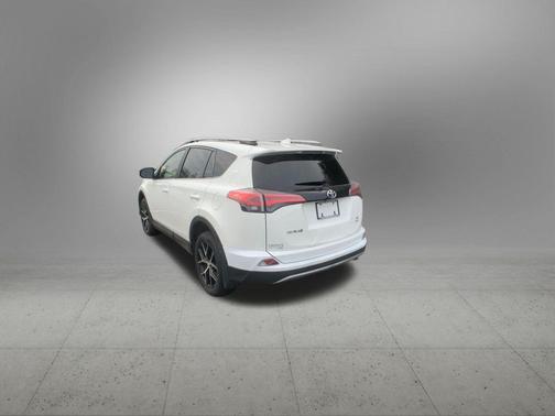 2017 Toyota RAV4 SE