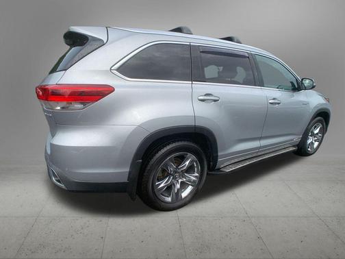 Celestial Silver Metallic 2018 Toyota Highlander Hybrid Platinum