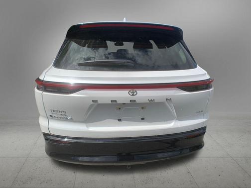 Oxygen White 2025 Toyota Crown Signia XLE