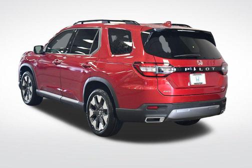 Radiant Red Metallic II 2026 Honda Pilot Elite